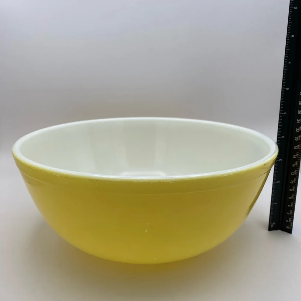 Pyrex Yellow Mixing Bowl #404 Primary Colors 4 Qt Large Nesting MCM Vintage